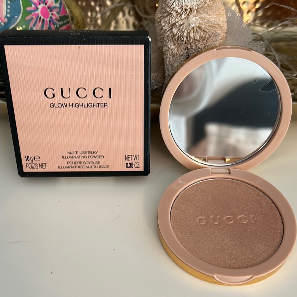 Gucci Glow Highlighter in Gold